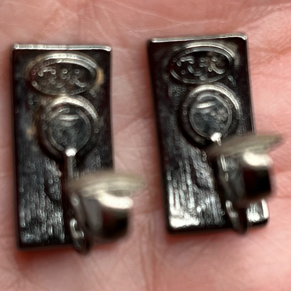 vintage Trifari earrings two tone gold and black clip on - Picture 3 of 3